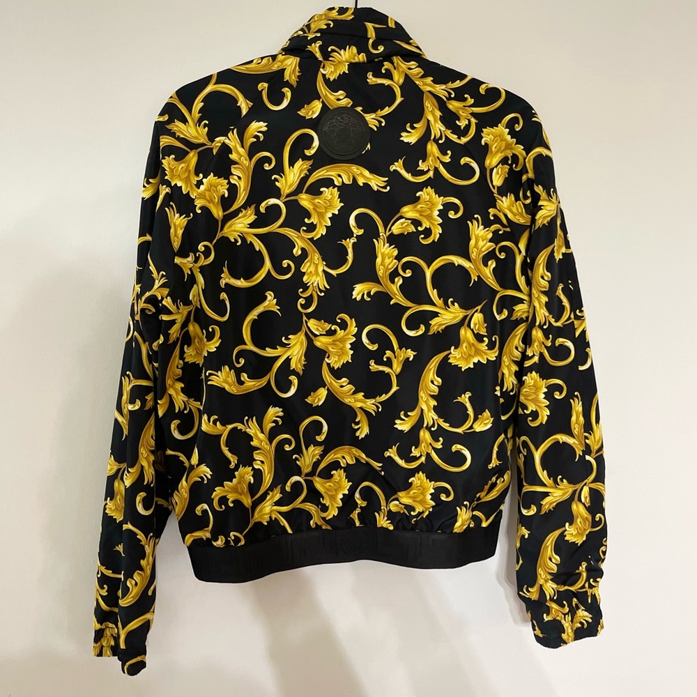 AUTHENTIC NEW W/TAGS VERSACE BOMBER JACKET 🔥With a attached Hoodie zip - Picture 3 of 16
